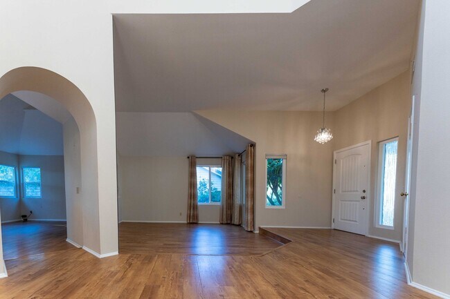 Foto del edificio - Charming Home for Now Leasing in Thousand Oaks!