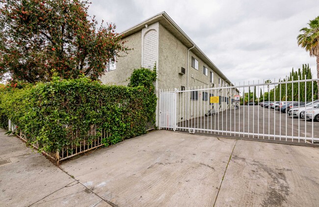 Foto del edificio - 6863 Sepulveda Blvd