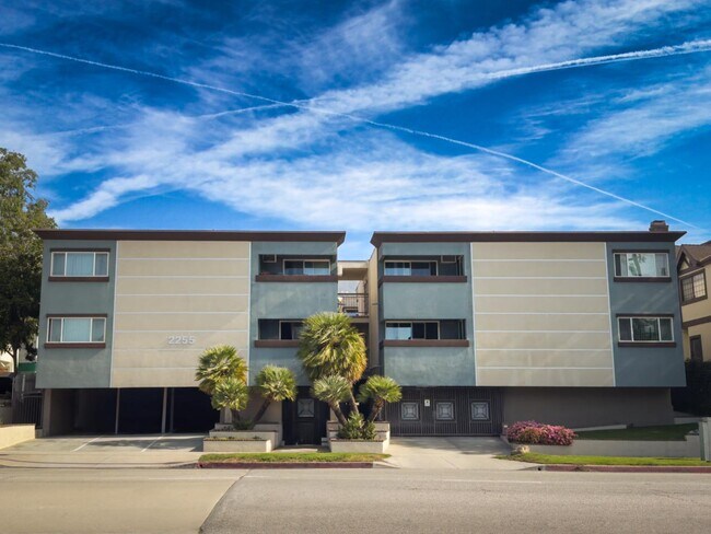 Building Photo - MO - 2255 Montrose Ave.