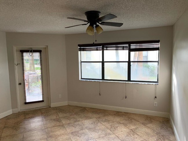 Foto del edificio - 550 S Park Rd