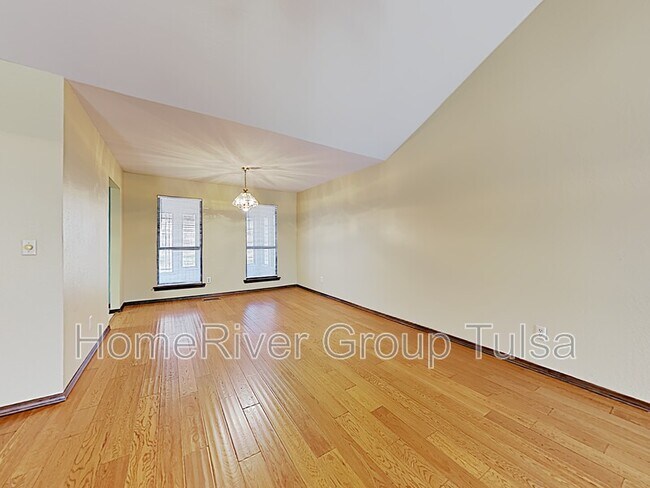 Foto del edificio - 11105 E 98th St N