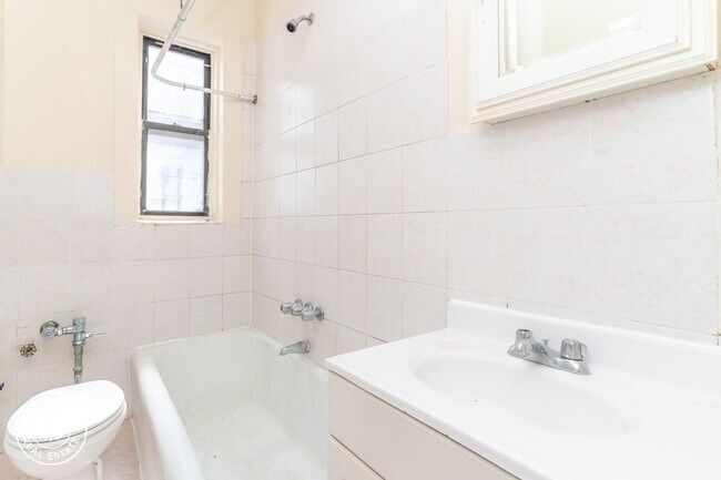 Foto del edificio - 497 Linden Blvd
