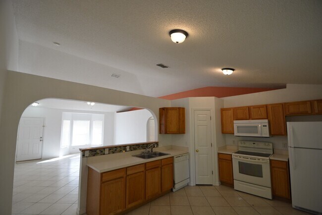 Building Photo - 3 BR/2BA HOME IN SE PALM BAY