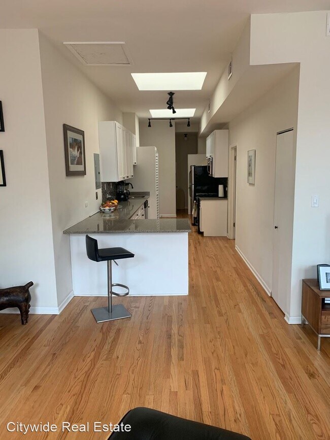 Foto del edificio - 1003 W Armitage Ave