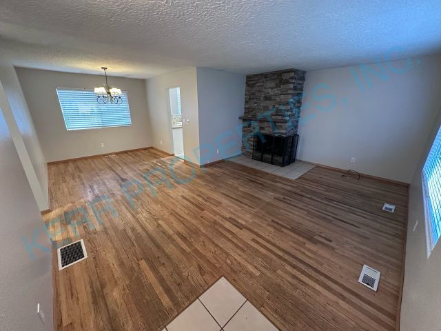 Foto del edificio - 12305 SE Juniper St