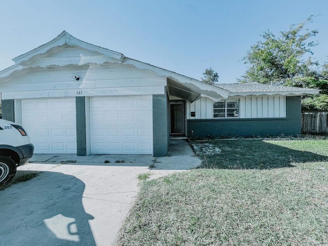 Foto principal - 121 Eberle Dr