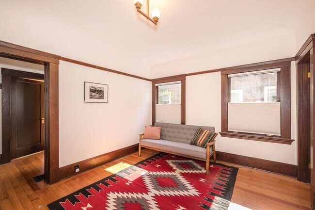 Building Photo - Spacious Home w/ Old World Charm, Steps to...