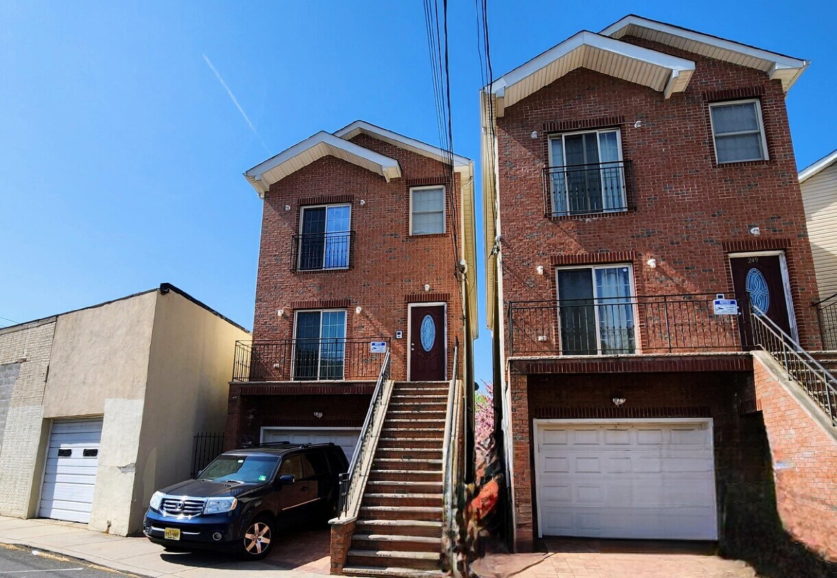 247 WINFIELD Ave Unit 2, Jersey City, NJ 07305 Condo for Rent in