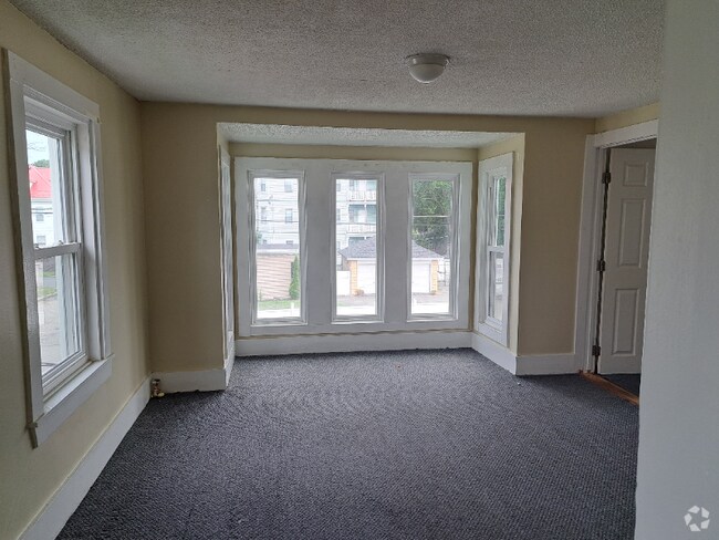 Building Photo - 96 Calmar St
