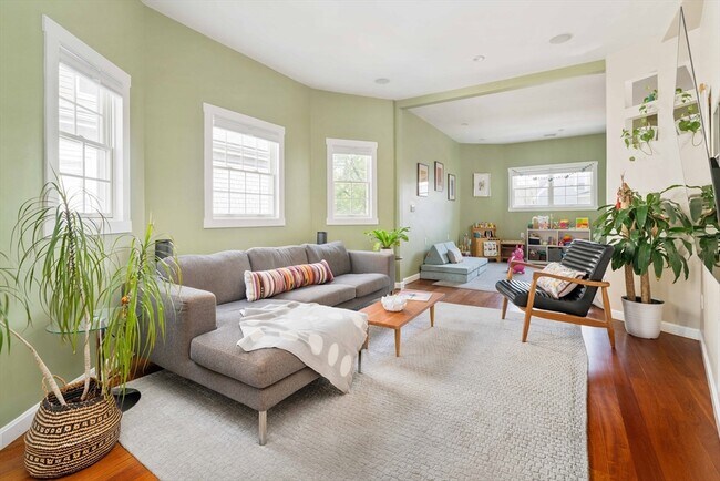 Building Photo - 328 Highland Ave