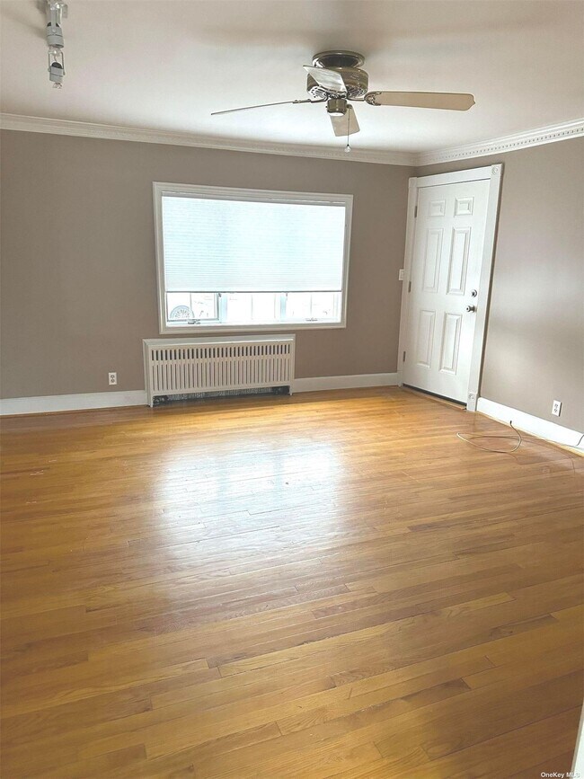 35 Midwood Ave, Farmingdale, NY 11735 House Rental in Farmingdale, NY