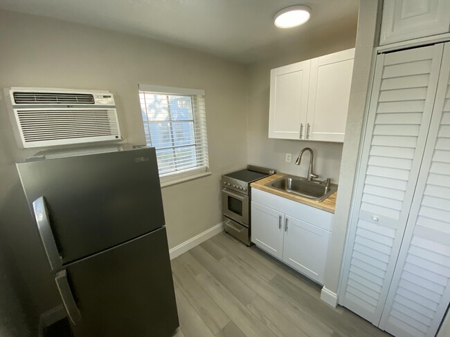 Building Photo - 10 N Palmway