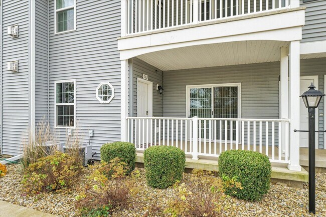 Building Photo - NEW LISTING!! 2 bedroom, 2 bathroom Condom...