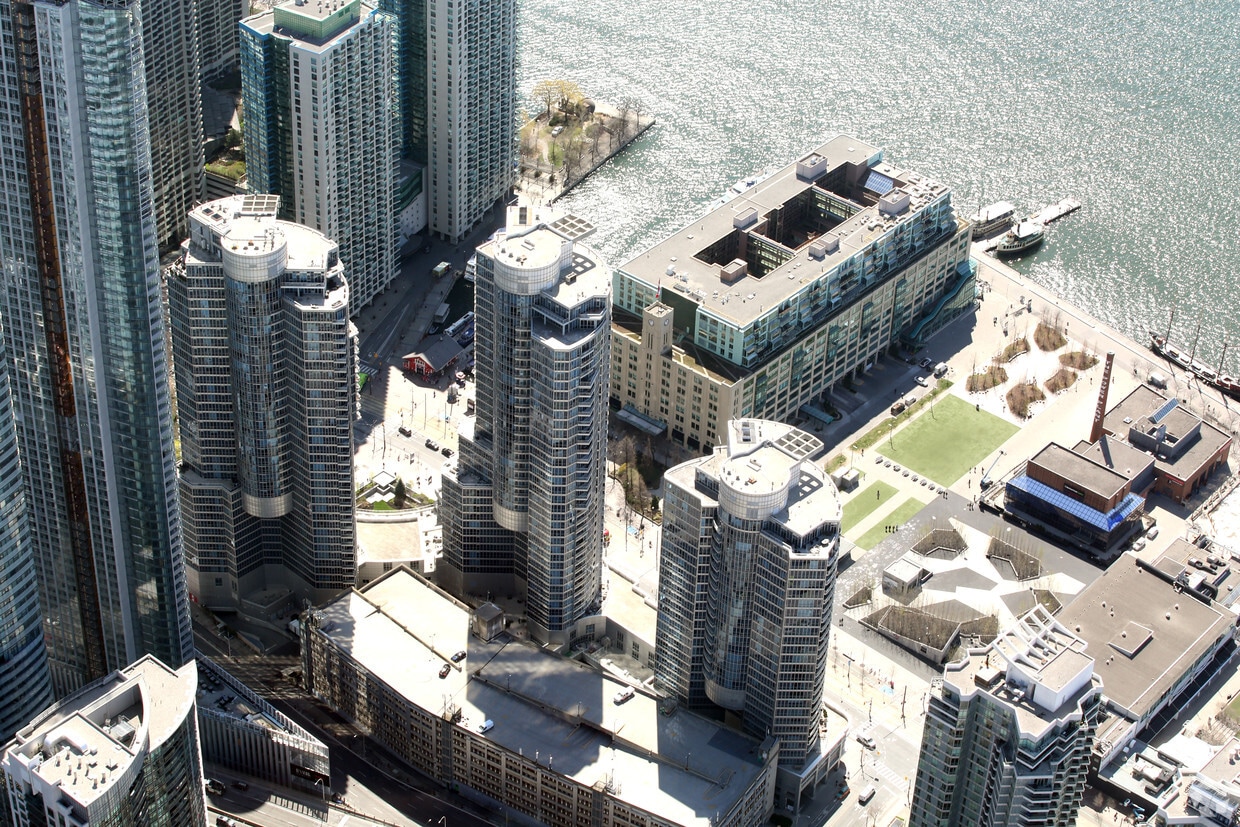 Condo Apartments 208218 Queens Quay W Toronto, ON