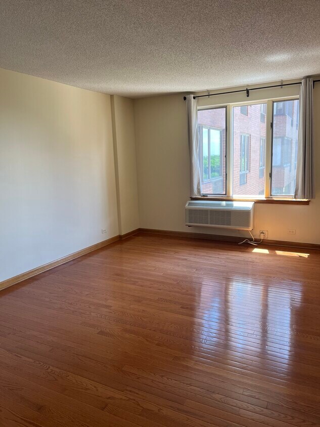 Foto principal - 801 S Plymouth Ct