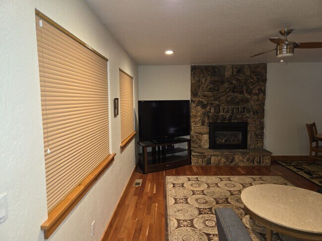 Building Photo - Two bedroom furnished home in a quiet area