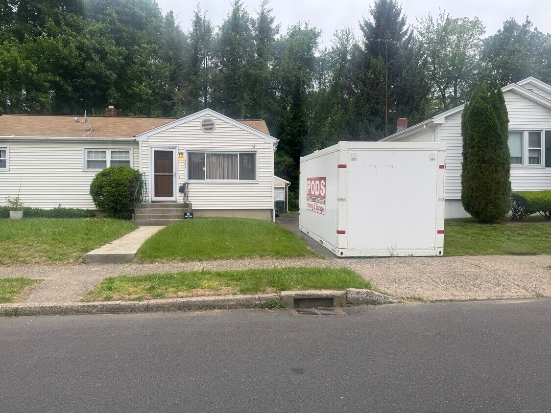 Primary Photo - 354 Merritt St