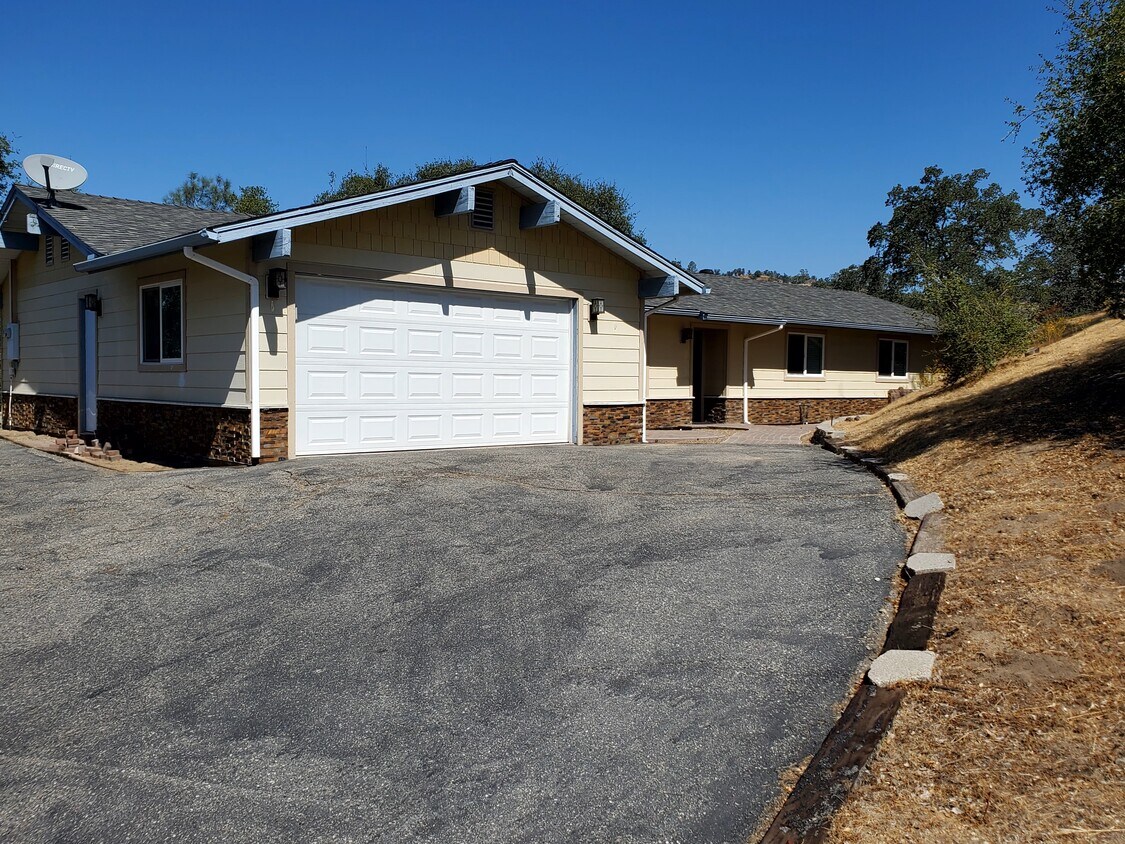 Primary Photo - 43660 Ranger Cir Dr