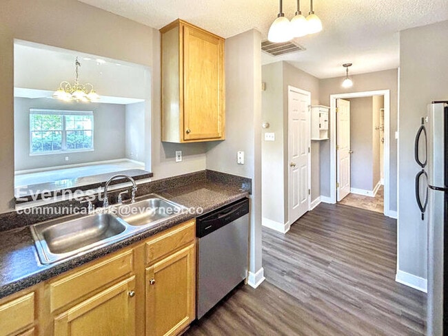Building Photo - 4608 Twin Hickory Lake Dr
