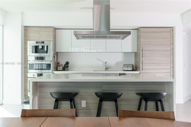 Foto del edificio - 300 Sunny Isles Blvd