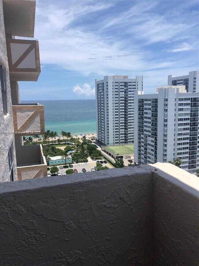 Foto del edificio - 1865 S Ocean Dr