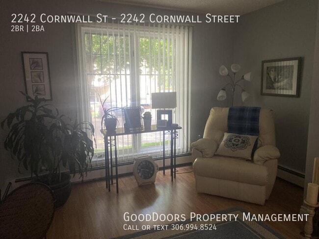 Building Photo - 2242 Cornwall St