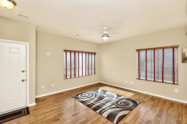 Building Photo - West Des Moines 3 bedroom 2.5 bathroom Townhome for rent!