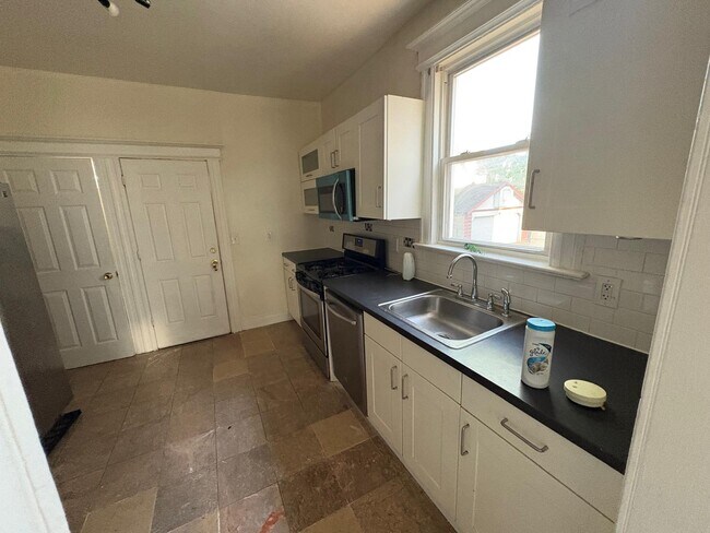 Kitchen - 274 S Burnett St