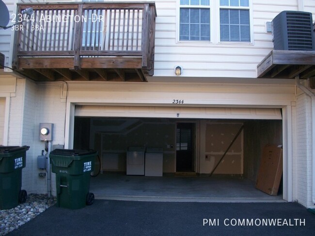 Foto del edificio - 3 Bed / 2.5 Bath Townhouse (Available 2/24...