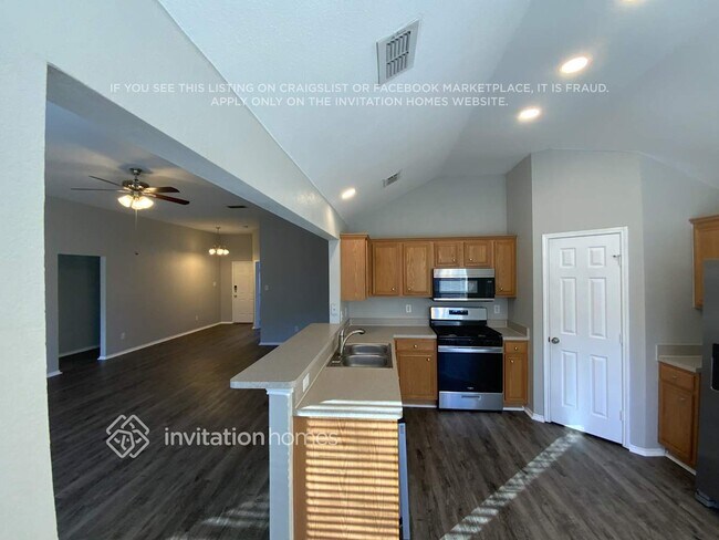 Foto del edificio - 408 Hidden Ridge Dr
