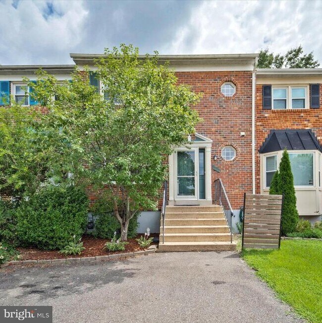 Foto del edificio - 7177 Lake Cove Dr