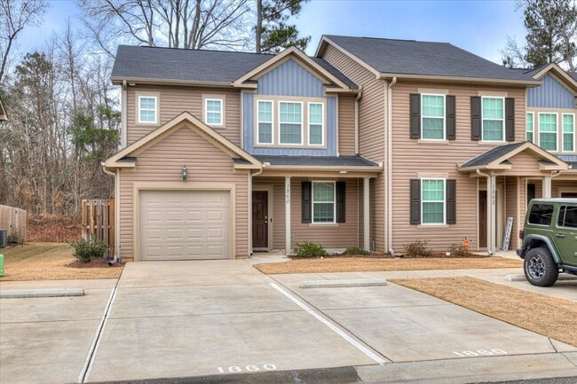 Building Photo - Beautiful Townhome minutes from I-20