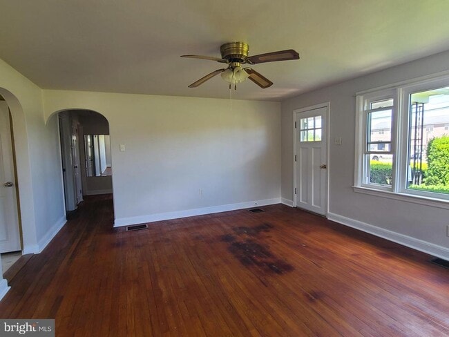 Building Photo - 287 Barnsley Rd