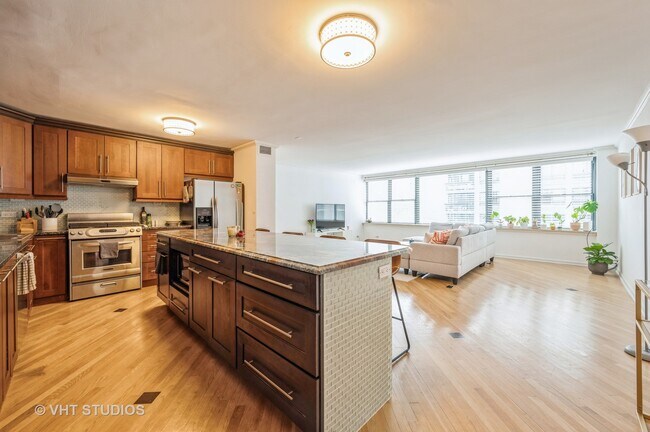 Building Photo - 850 N Dewitt Pl