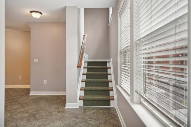 Building Photo - 3775 Ashford Creek Ave NE