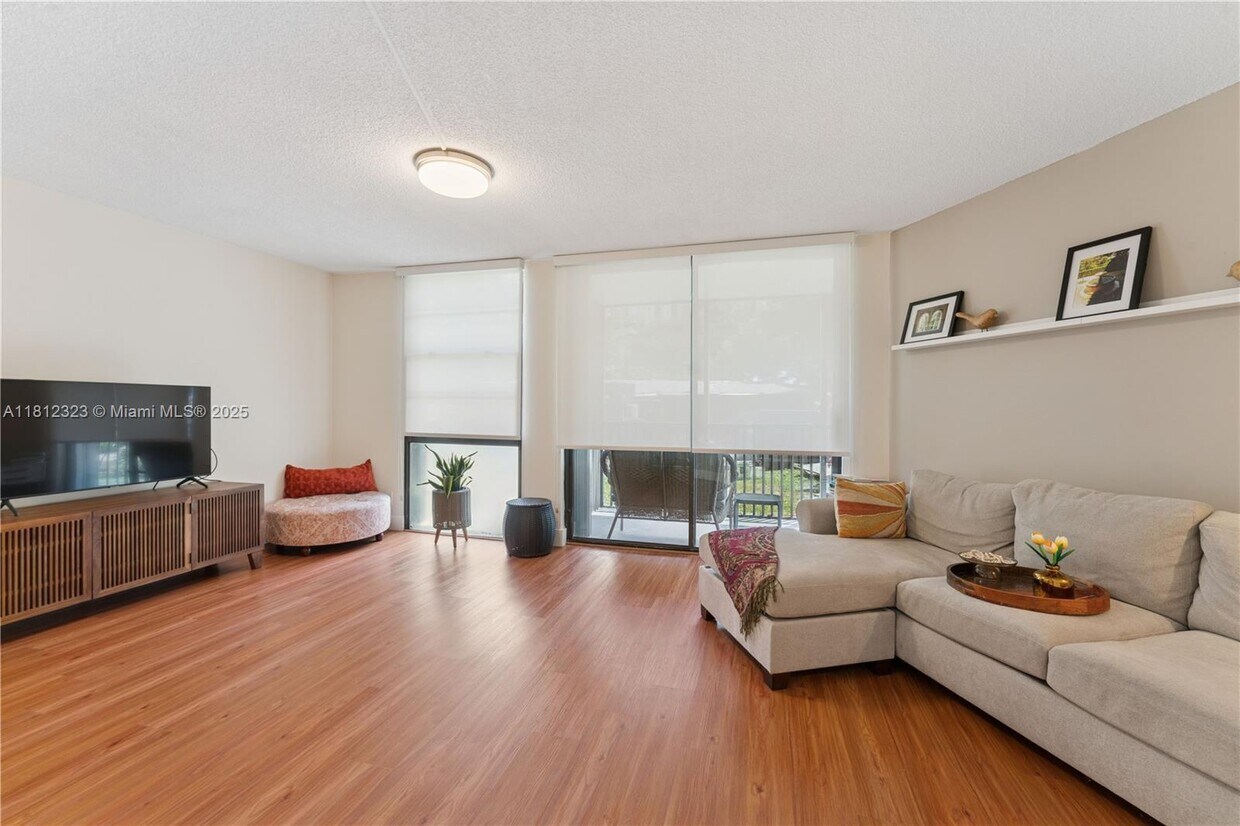 Foto principal - 3101 N Country Club Dr