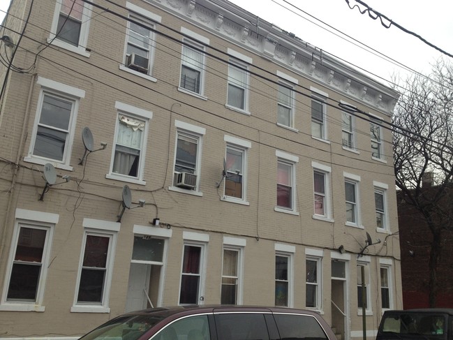 Building Photo - 146-148 3rd St