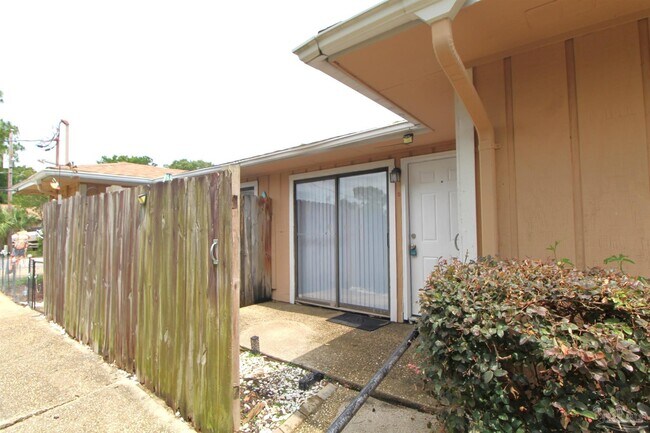 Building Photo - 3398 Green Briar Cir