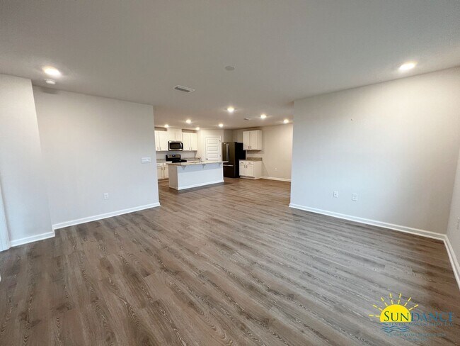 Building Photo - Stunning 4 Bedroom Home in Crestview!