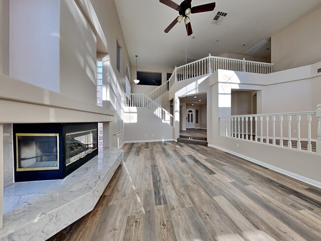 Building Photo - 2405 Eagleridge Dr