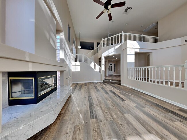 Foto del edificio - 2405 Eagleridge Dr