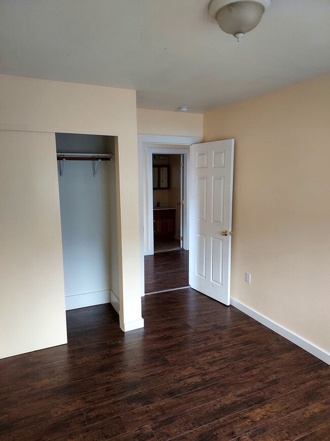 Building Photo - 543 Residence St