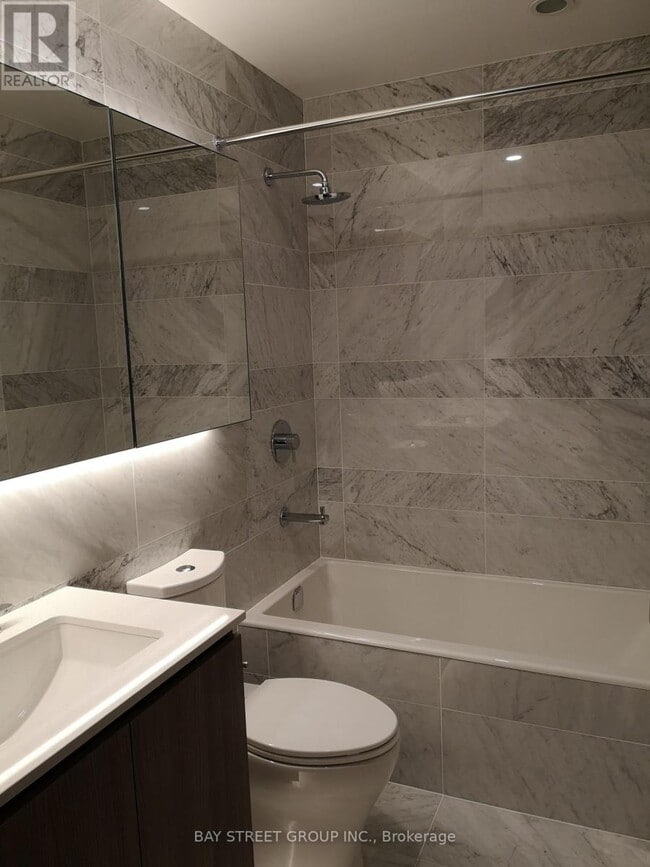 Building Photo - 17 Bathurst St