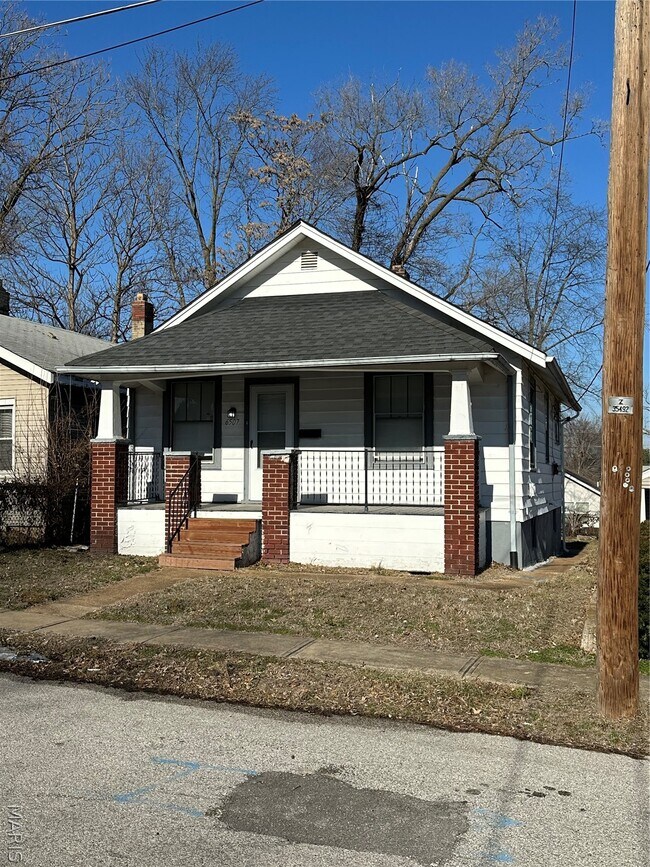 Building Photo - 6507 Leschen Ave