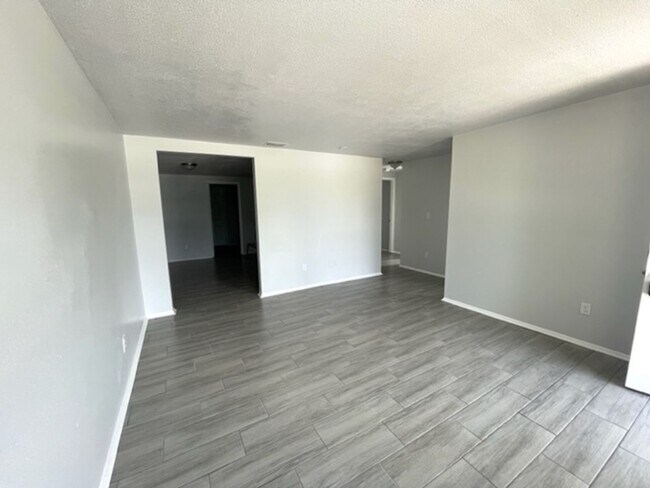 Foto del edificio - 5703 9th Street Circle East