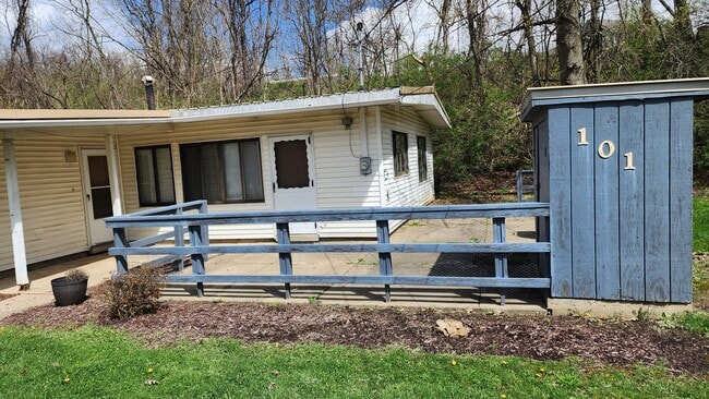 Building Photo - 101 Deer Path