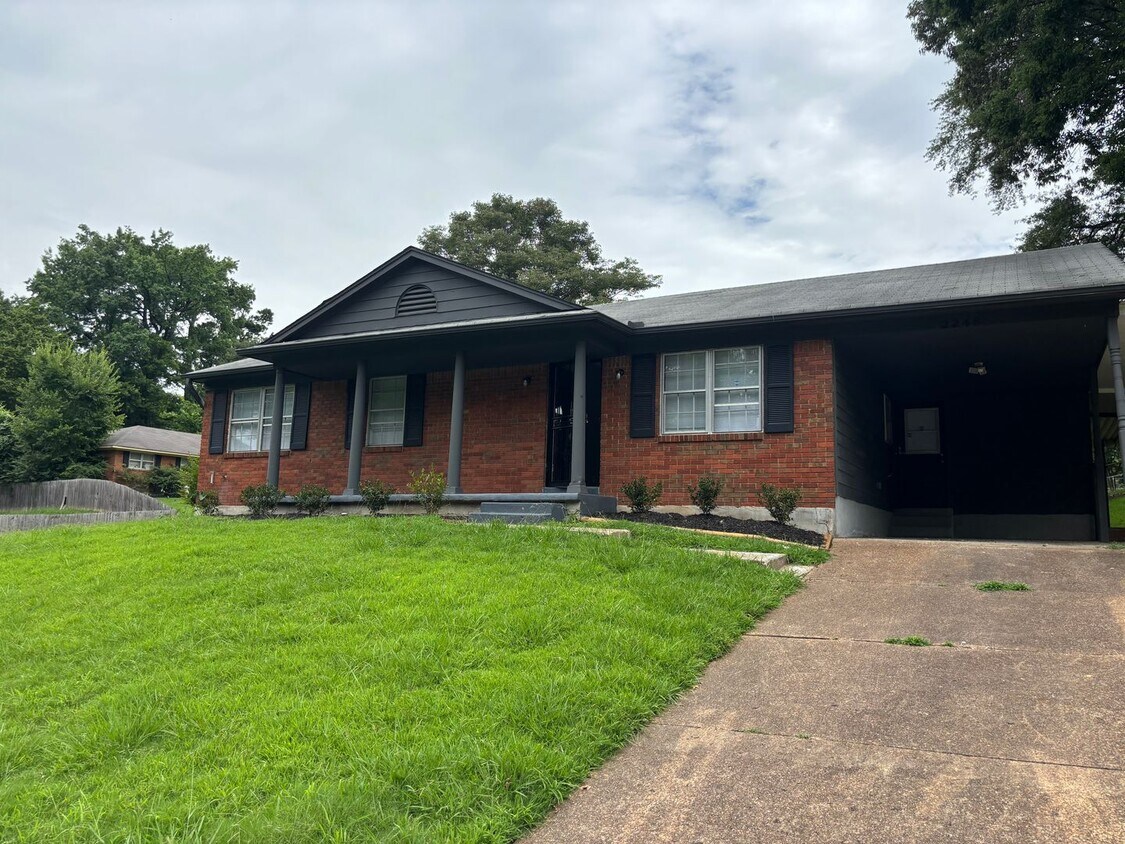 Foto principal - Welcome to this charming 3-bedroom, 1.5-ba...