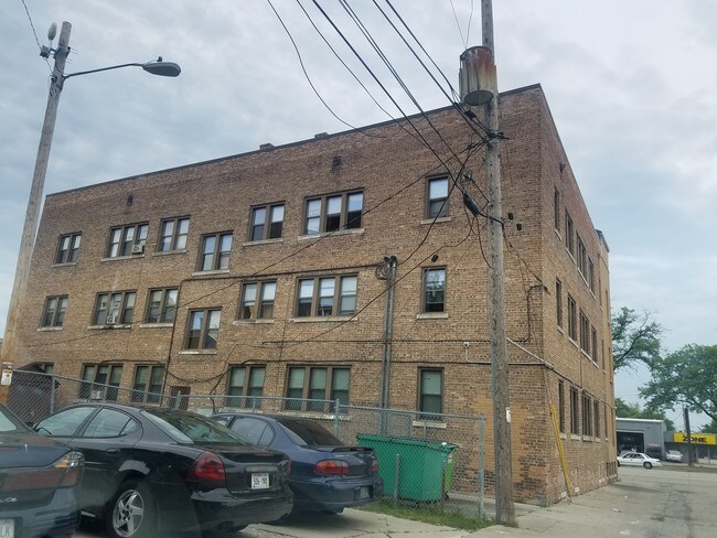Building Photo - 2431 W Capitol Dr