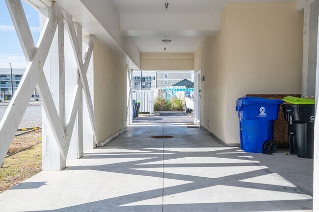 Building Photo - Oceanview Skydeck for SHORT TERM rent Caro...