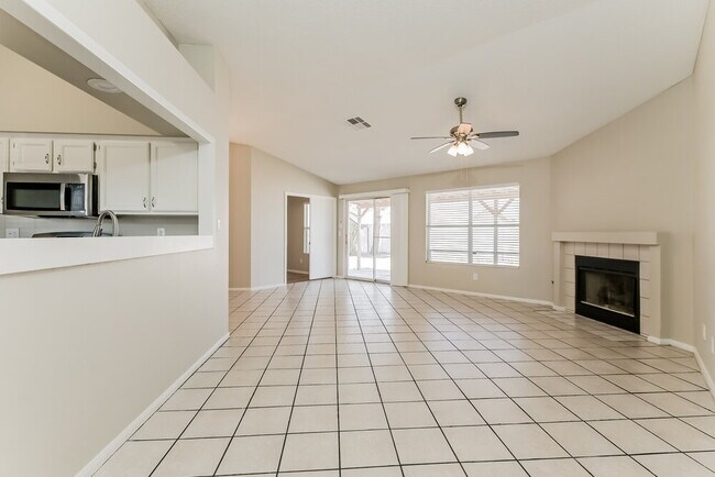 Building Photo - 386 Persian Ave